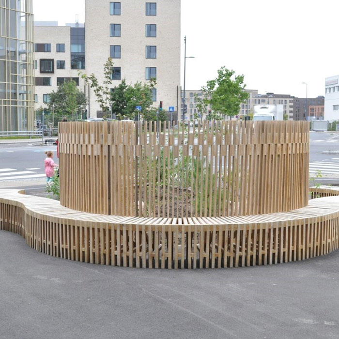 lammelbænk i byen - 700x700