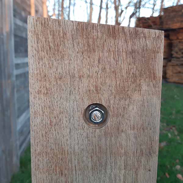 Pylon med plads til LED-lys i midten. I samarbejde med Q8 Danmark