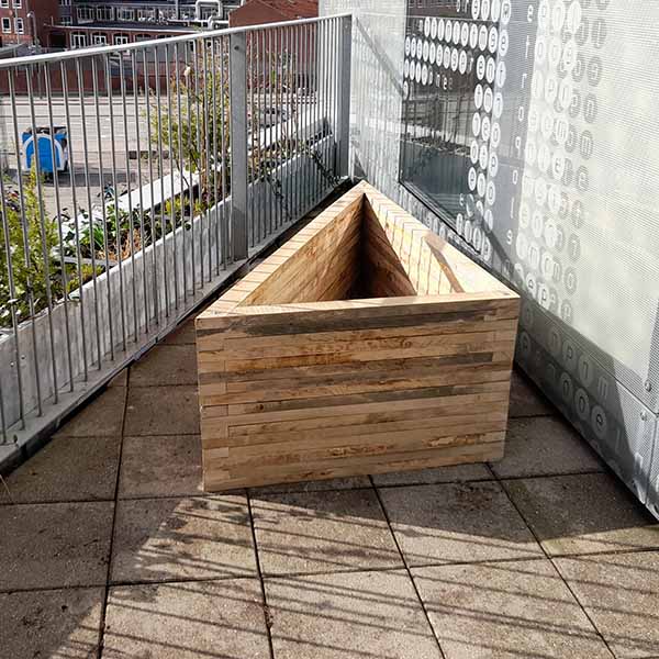 højbede og plantekasser - trekantet plantekasse - 600x600