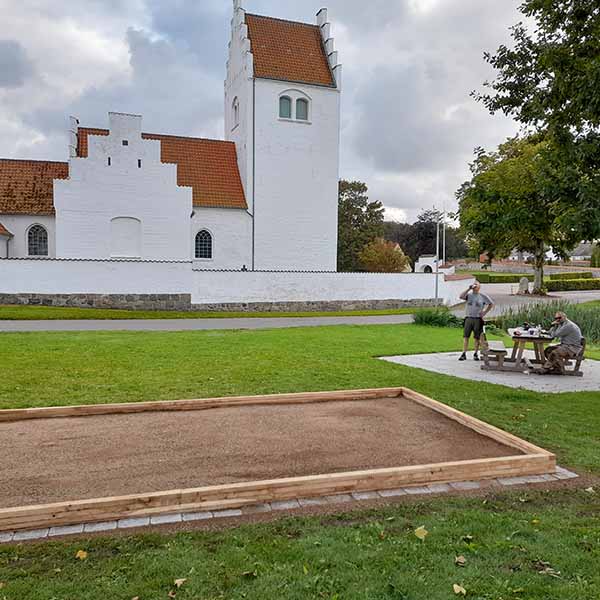 3x12 meter petanquebane anlagt for beboerforening i landsby på Vestsjælland