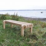 bænk - bænkebidder højt græs ved vandet 03 offentligt - 700x700