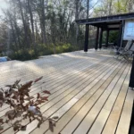 Terrasse i lufttørret egetræ.