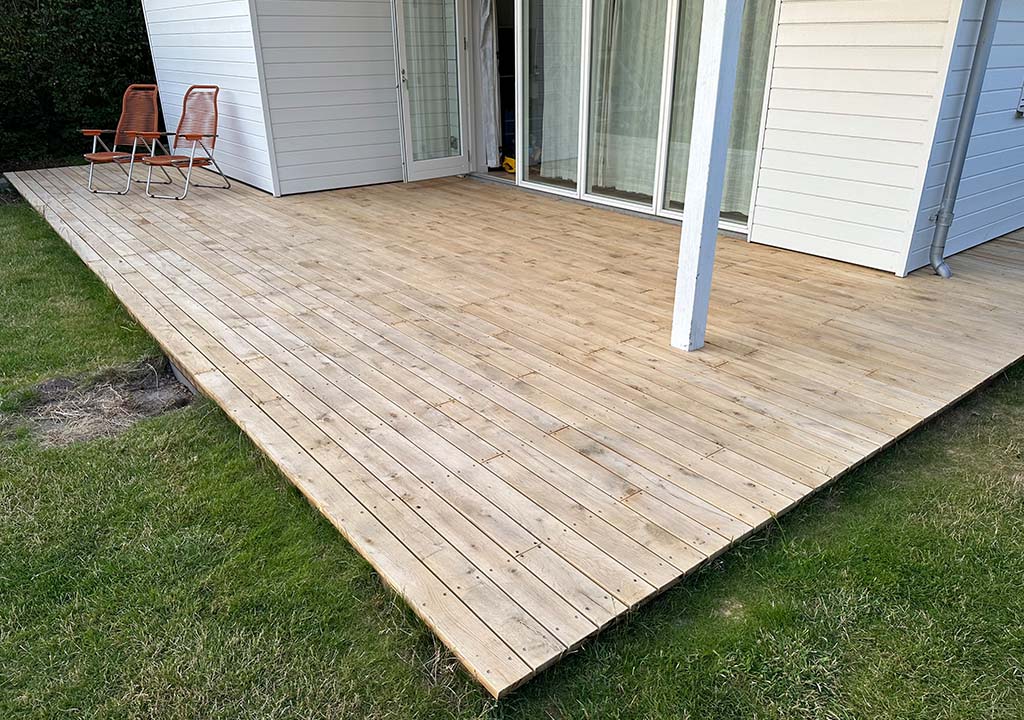 ny-terrasse-til-hvidt-sommerhus-1024x720-1