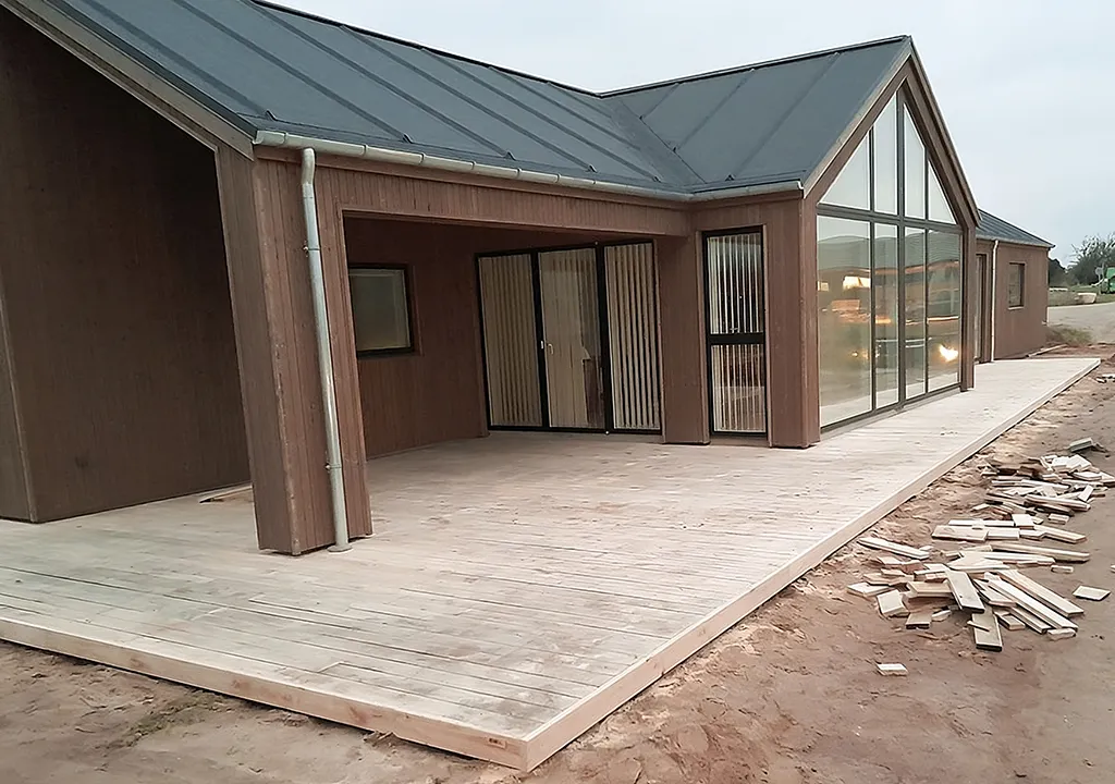 Terrasse i lufttørret egetræ