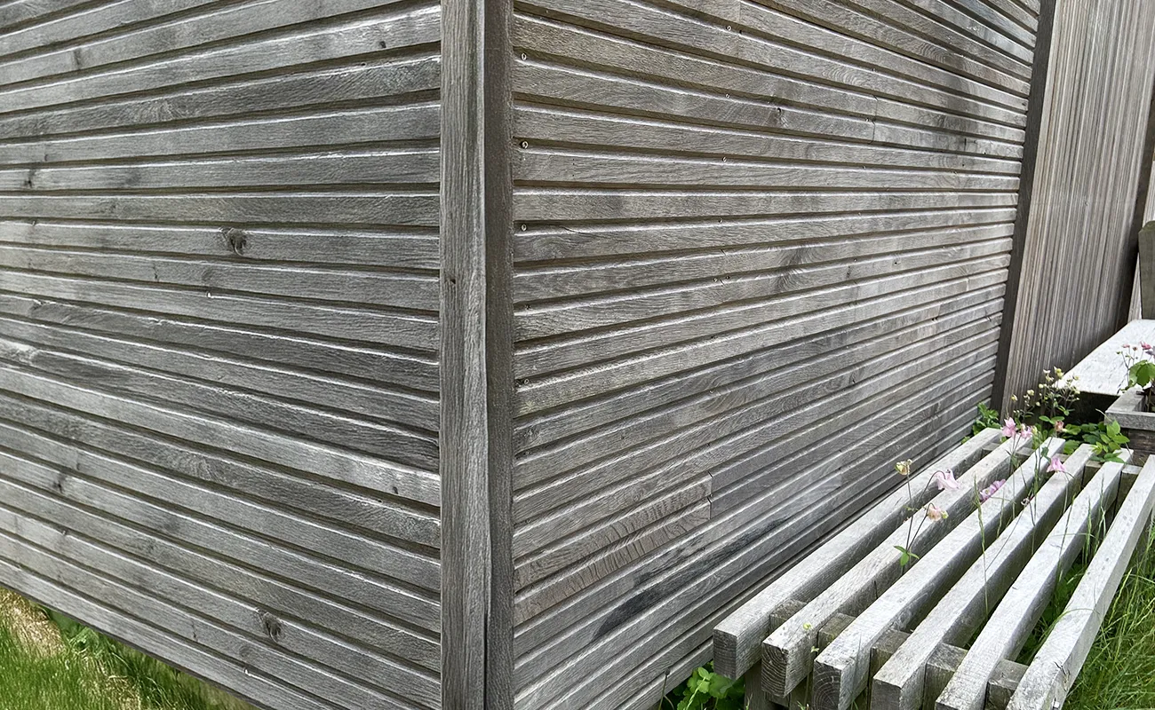 Klassisk vandret facedabeklædning i egetræ