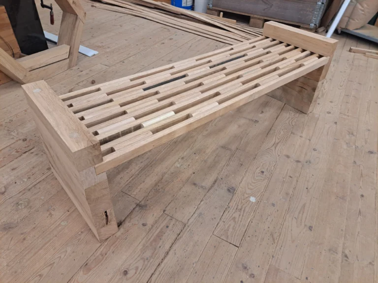 Bybænk model Murerbi